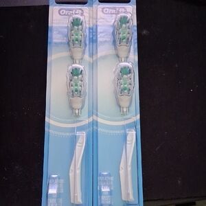 Oral-B Deep Clean Battery Powered Toothbrush Replacement Brush Heads, 2 pack